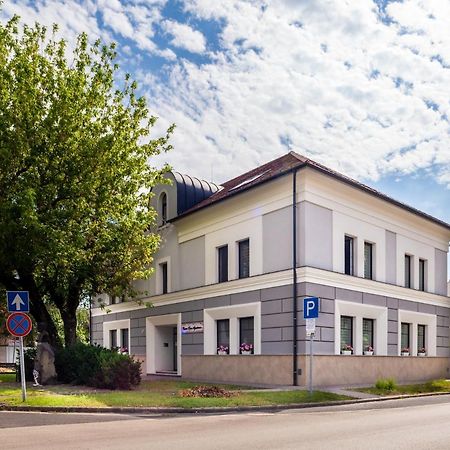 Corso Lux Apartman Gyula Esterno foto