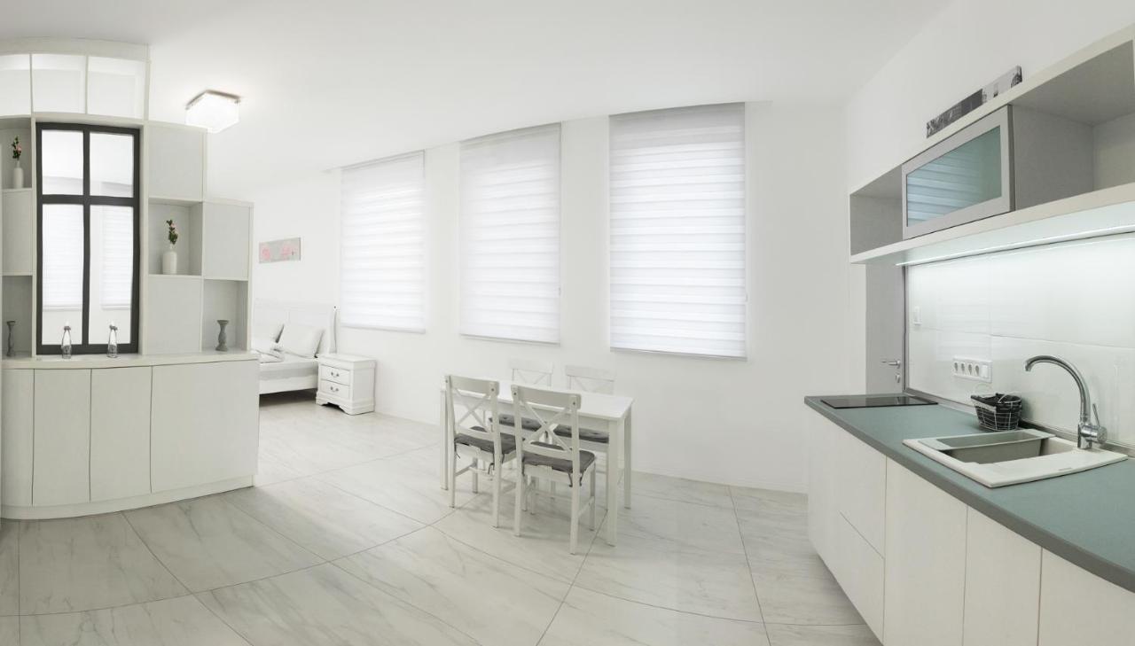 Corso Lux Apartman Gyula Esterno foto