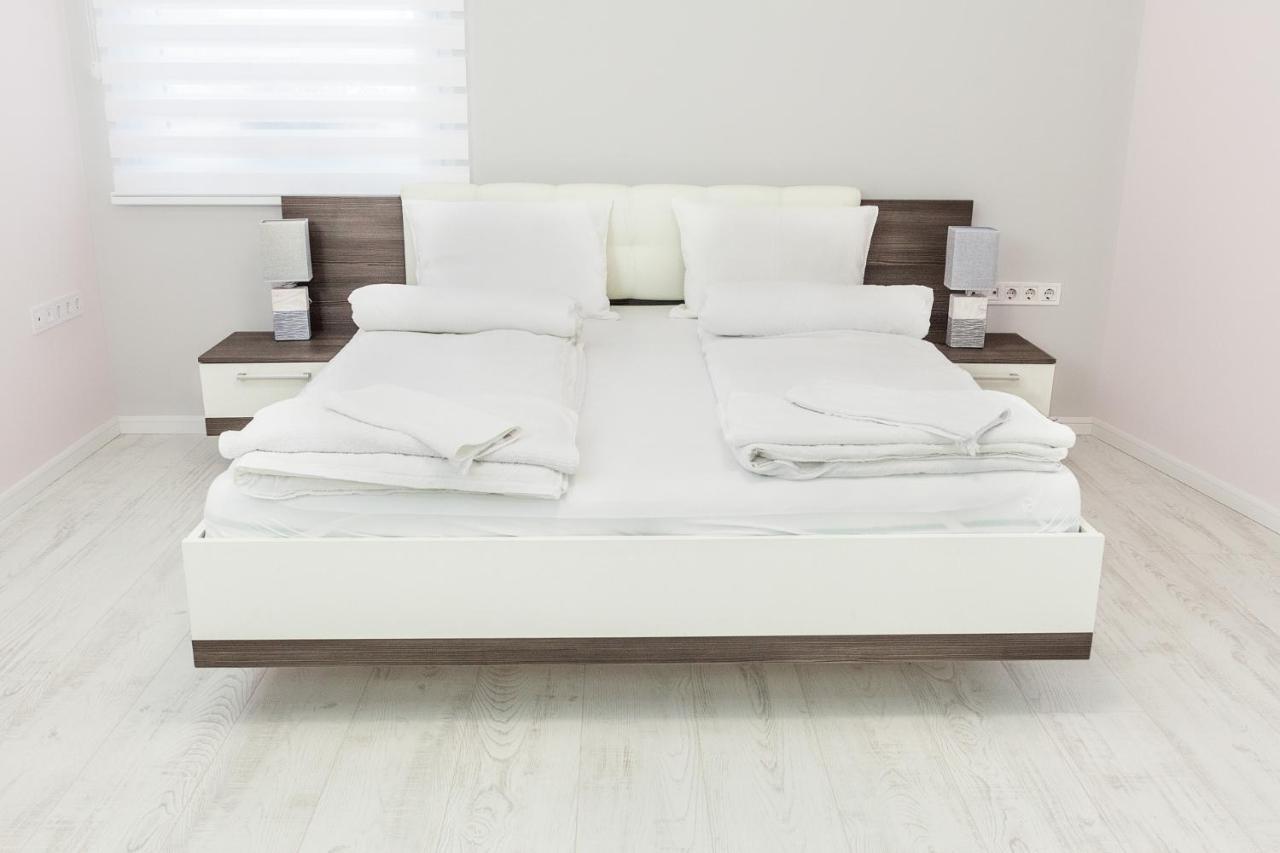 Corso Lux Apartman Gyula Esterno foto