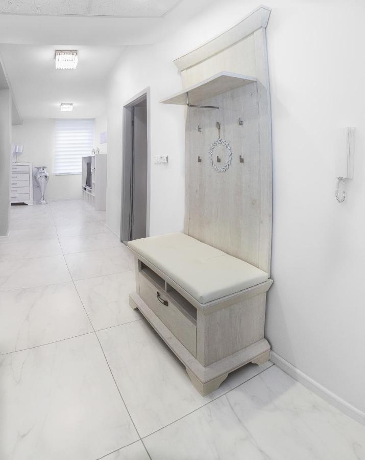 Corso Lux Apartman Gyula Esterno foto