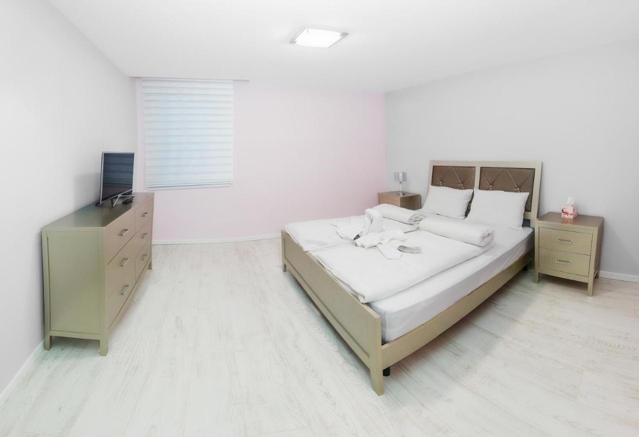 Corso Lux Apartman Gyula Esterno foto