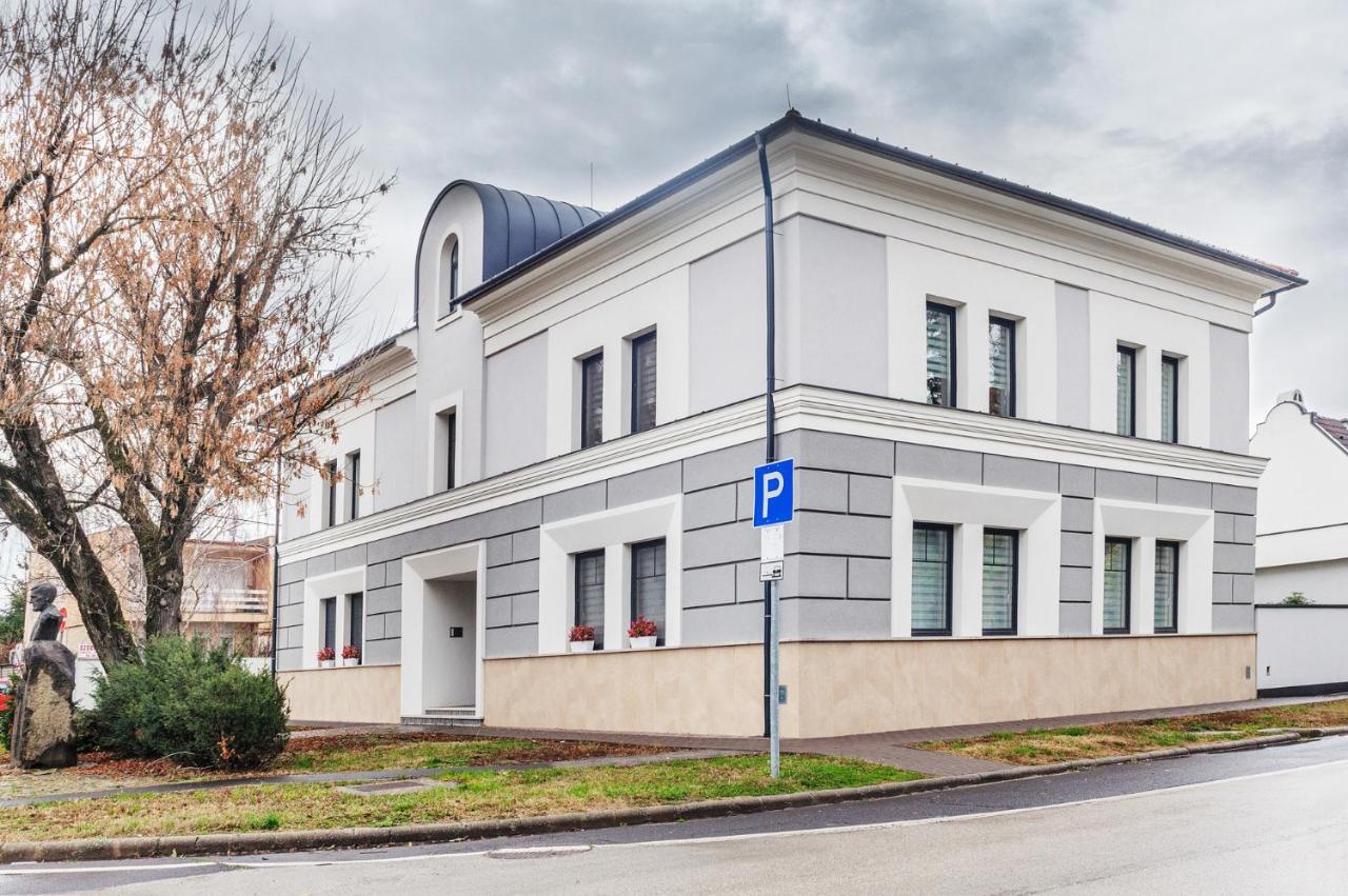 Corso Lux Apartman Gyula Esterno foto
