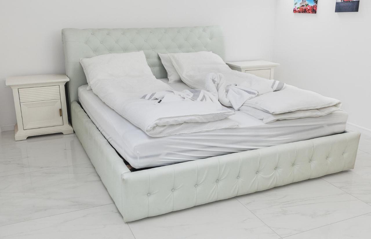 Corso Lux Apartman Gyula Esterno foto
